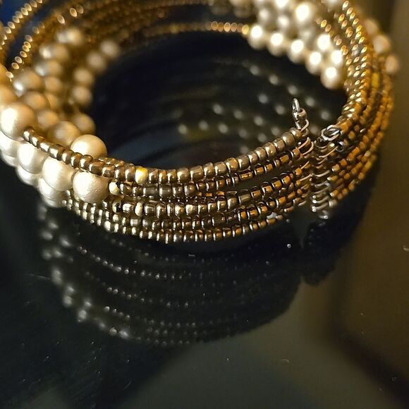 Elegant Gold Tone Champagne Cream Beaded Bracelet Cuff Shine One Size - Picture 6 of 11